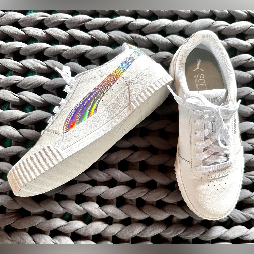 PUMA Women’s Carina Iridescent Classic Sneaker - size 8.5 - NWOT - Never Worn